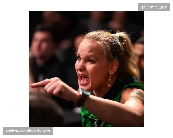 舍甫琴科卫冕战地面缠斗技惊四座,UFC 322展现女子格斗技术进化 舍甫琴科卫冕战地面缠斗技惊四座,UFC 322展现女子格斗技术进化